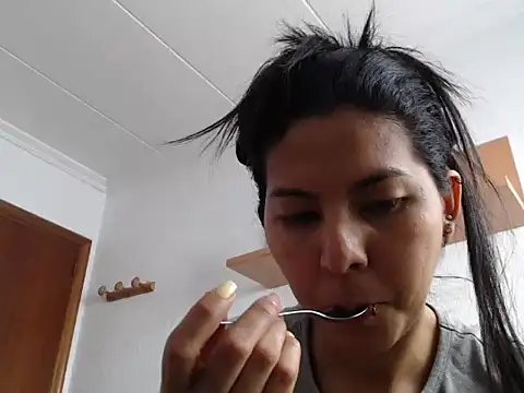 Snapshot of ZeforAitanna chatting on 02.17.26 ZeforAitanna online show from 02.17.26