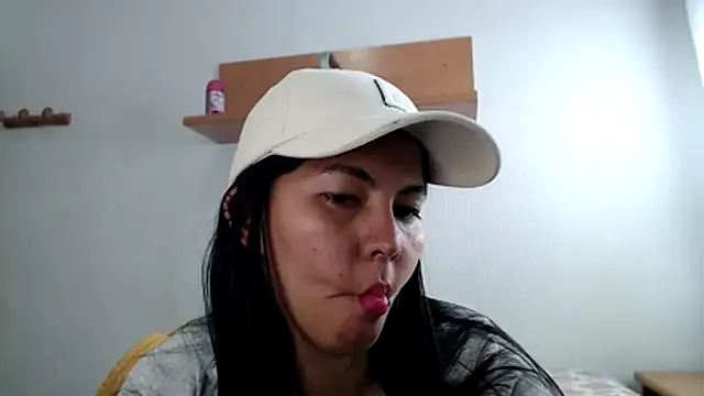 Snapshot of ZeforAitanna chatting on 03.24.26 ZeforAitanna online show from 03.24.26
