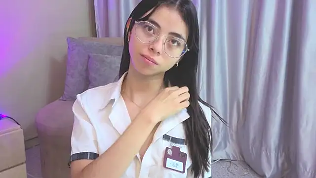 Mia Naive online show from 06.03.26
