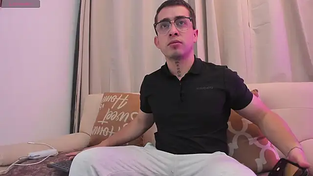 Snapshot of Tommas_Jhonson chatting on 02.18.26 Tommas Jhonson online show from 02.18.26