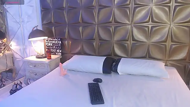 Snapshot of LunaJohns chatting on 03.05.26 LunaJohns online show from 03.05.26