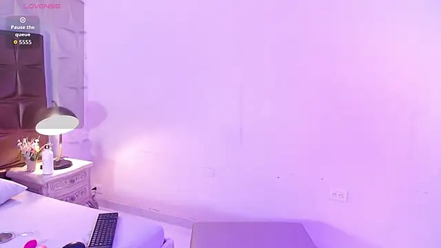 Snapshot of LunaJohns chatting on 04.09.26 LunaJohns online show from 04.09.26