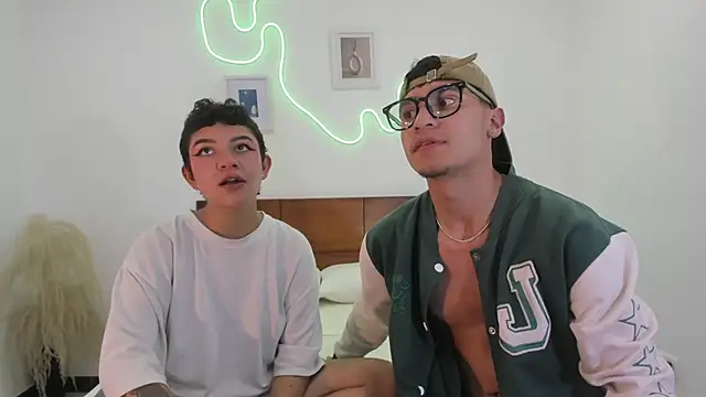 Snapshot of hardcoreheat_ind chatting on 02.11.26 hardcoreheat ind online show from 02.11.26