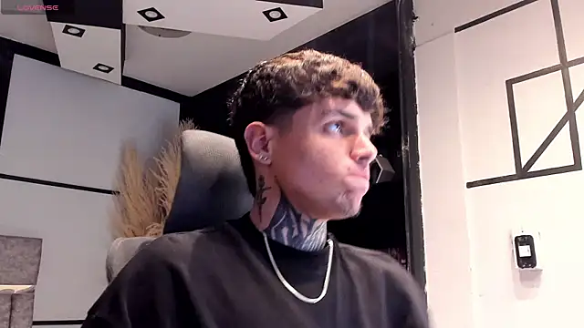 Declan-Foxx online show from 04.07.26