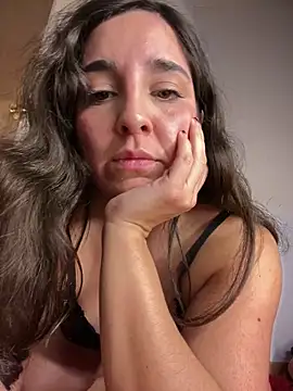 Snapshot of Latinaelisa chatting on 06.10.26 Latinaelisa online show from 06.10.26