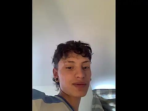 Snapshot of Damn__Love chatting on 02.15.26 Damn Love online show from 02.15.26