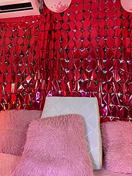 Woo isDaphne online show from 02.12.26