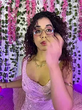 Woo isDaphne online show from 02.20.26