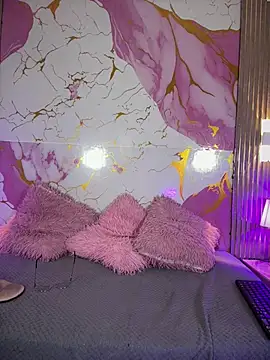 Woo isDaphne online show from 04.09.26