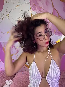 Woo isDaphne online show from 04.12.26