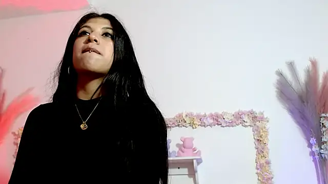 Snapshot of sharlotaustral18 chatting on 02.14.26 sharlotaustral18 online show from 02.14.26