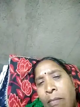 Snapshot of Loomaraj chatting on 02.22.26 Loomaraj online show from 02.22.26