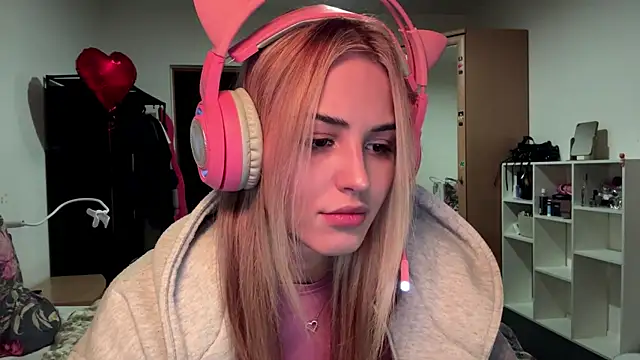 Snapshot of Evva_mayy chatting on 02.15.26 Evva mayy online show from 02.15.26