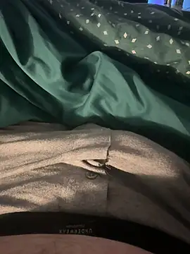 Snapshot of Thomascrtz chatting on 02.14.26 Thomascrtz online show from 02.14.26