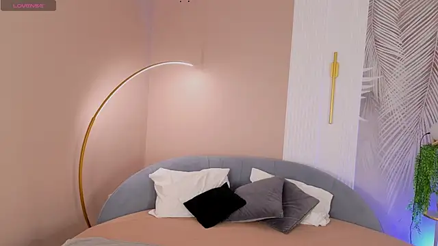 Abigail Forland online show from 04.05.26