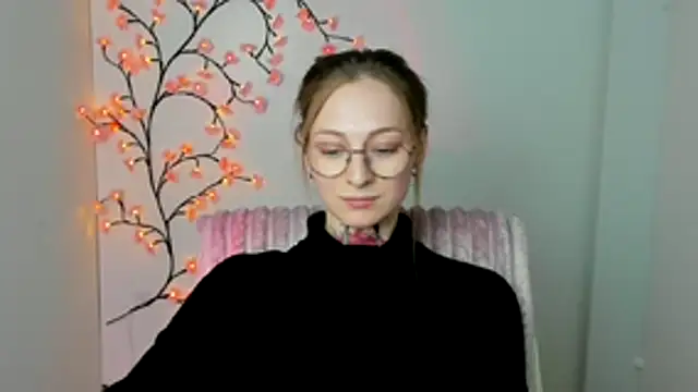 Esmi Winter online show from 04.07.26