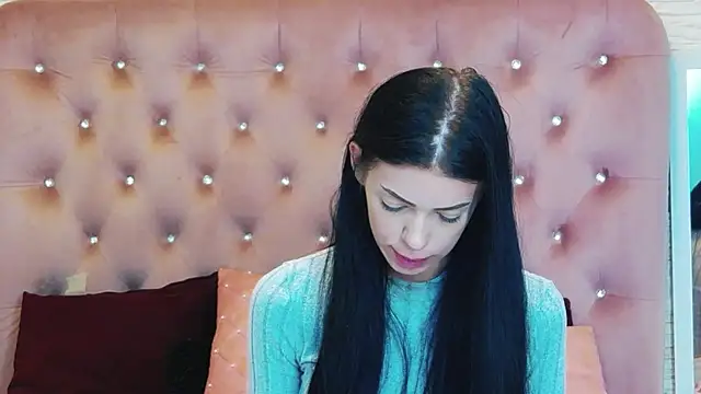 PeachyElla26 online show from 02.13.26