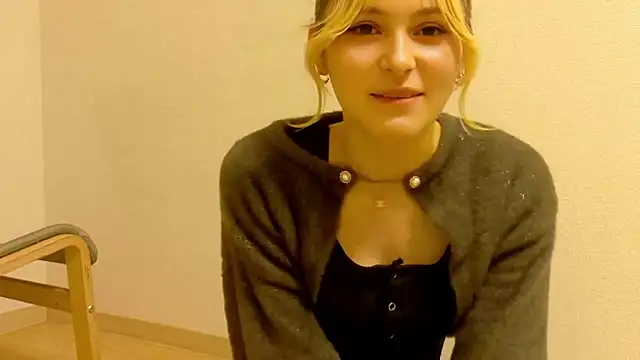 Snapshot of e_ri_ka93 chatting on 02.23.26 e ri ka93 online show from 02.23.26