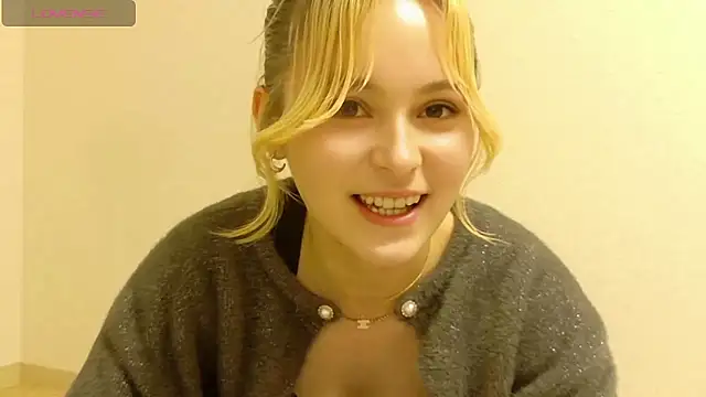 Snapshot of e_ri_ka93 chatting on 02.24.26 e ri ka93 online show from 02.24.26