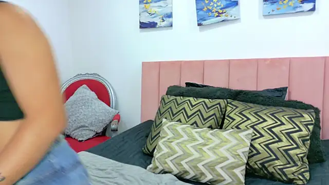 Snapshot of LuciadelaVega chatting on 03.01.26 LuciadelaVega online show from 03.01.26