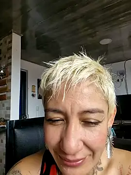 Snapshot of Everlyn_sexx chatting on 07.19.26 Everlyn sexx online show from 07.19.26