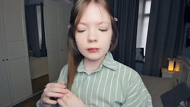 LavenderMitten online show from 03.06.26