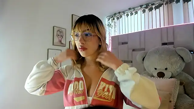 Snapshot of Maya-jhons chatting on 04.09.26 Maya-jhons online show from 04.09.26