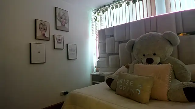 Snapshot of Maya-jhons chatting on 04.10.26 Maya-jhons online show from 04.10.26