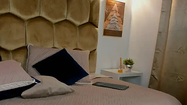 Mia Reyesjs online show from 02.14.26