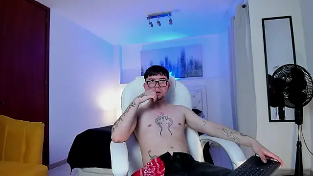 Snapshot of KaiStein chatting on 02.13.26 KaiStein online show from 02.13.26