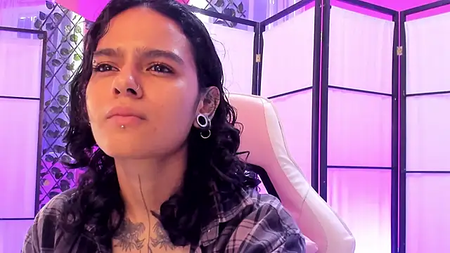 Snapshot of Julianne_7 chatting on 02.11.26 Julianne 7 online show from 02.11.26