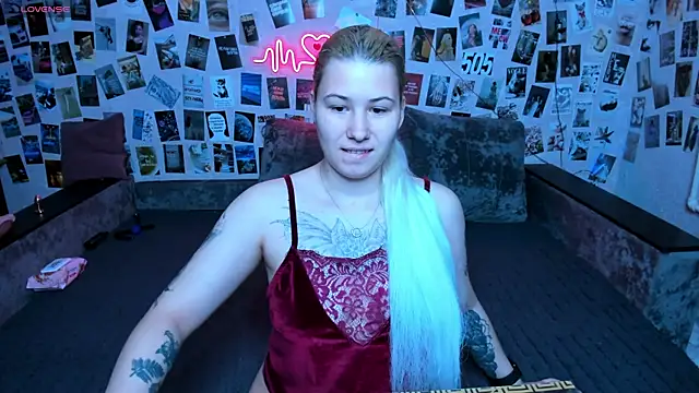 Snapshot of x_Ulya1cutex chatting on 04.11.26 x Ulya1cutex online show from 04.11.26