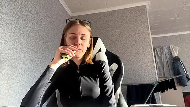 Snapshot of Sweety_Burger chatting on 02.22.26 Sweety Burger online show from 02.22.26