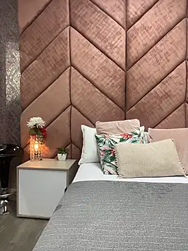 Sunny Linn online show from 04.10.26