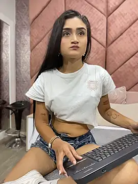 Sunny Linn online show from 04.11.26