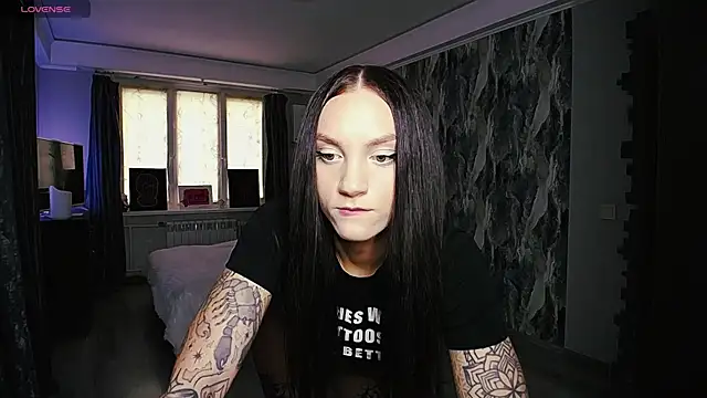 Snapshot of comeherehoney chatting on 04.26.26 comeherehoney online show from 04.26.26
