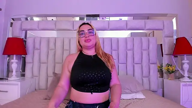 Snapshot of AngellHott_ chatting on 02.18.26 AngellHott online show from 02.18.26