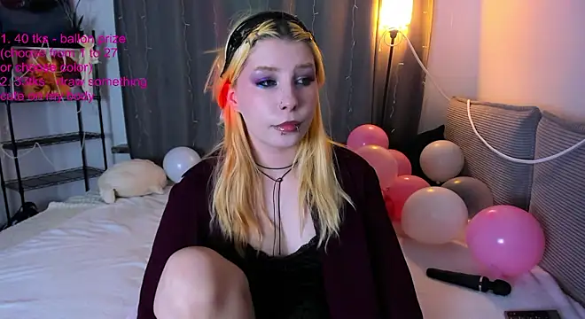 Snapshot of WarmAtEdges chatting on 02.18.26 WarmAtEdges online show from 02.18.26