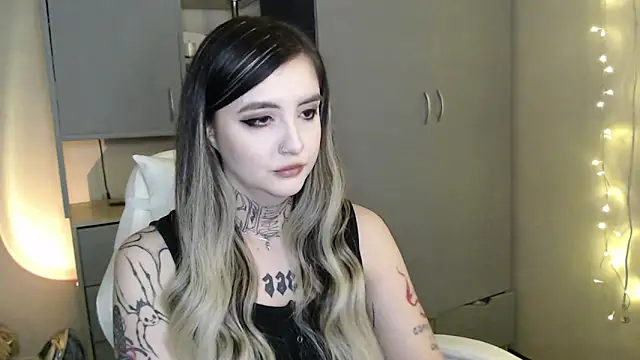 Snapshot of Rin_Tozier chatting on 02.19.26 Rin Tozier online show from 02.19.26