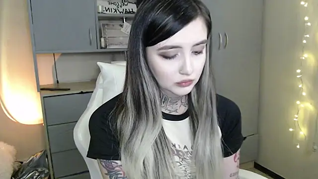 Snapshot of Rin_Tozier chatting on 02.22.26 Rin Tozier online show from 02.22.26