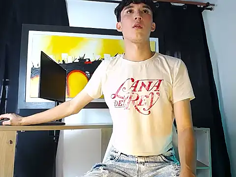 Snapshot of jullian_ricci chatting on 02.27.26 jullian ricci online show from 02.27.26