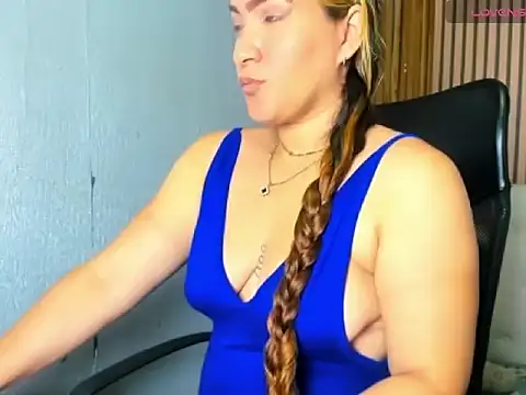 Snapshot of Jhoselinee chatting on 02.25.26 Jhoselinee online show from 02.25.26