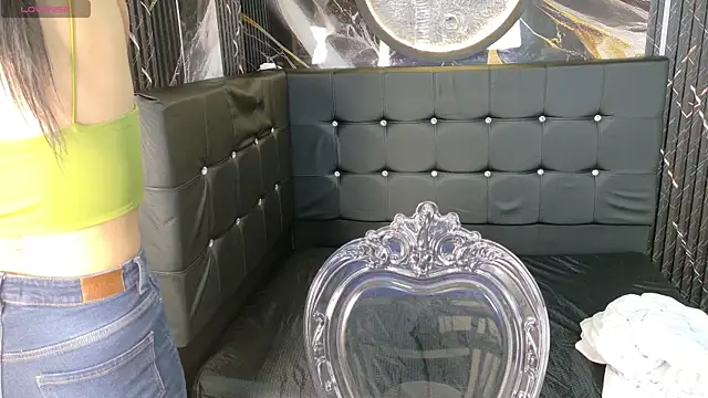  ArianaToroo online show from 04.19.26