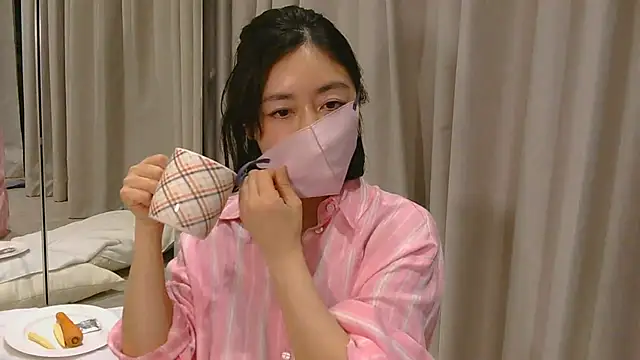 Mochi-Momo online show from 04.11.26