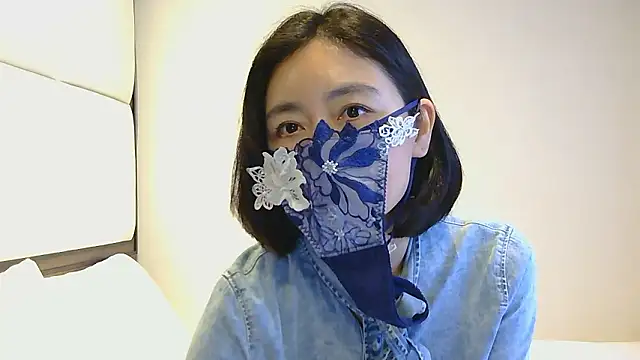 Snapshot of Mochi-Momo chatting on 05.01.26 Mochi-Momo online show from 05.01.26