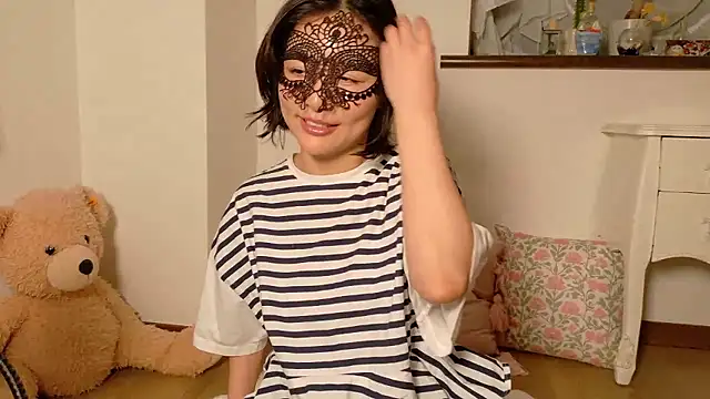 Snapshot of Mochi-Momo chatting on 06.13.26 Mochi-Momo online show from 06.13.26