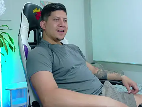 Snapshot of _robertobaggioo chatting on 02.12.26 robertobaggioo online show from 02.12.26