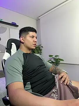 Snapshot of _robertobaggioo chatting on 02.19.26 robertobaggioo online show from 02.19.26