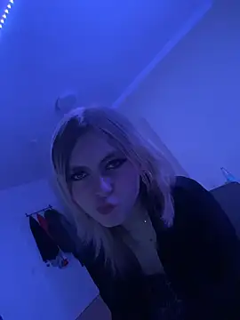 Snapshot of Milli-Kiss chatting on 02.16.26 Milli-Kiss online show from 02.16.26