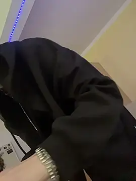 Snapshot of Milli-Kiss chatting on 02.18.26 Milli-Kiss online show from 02.18.26